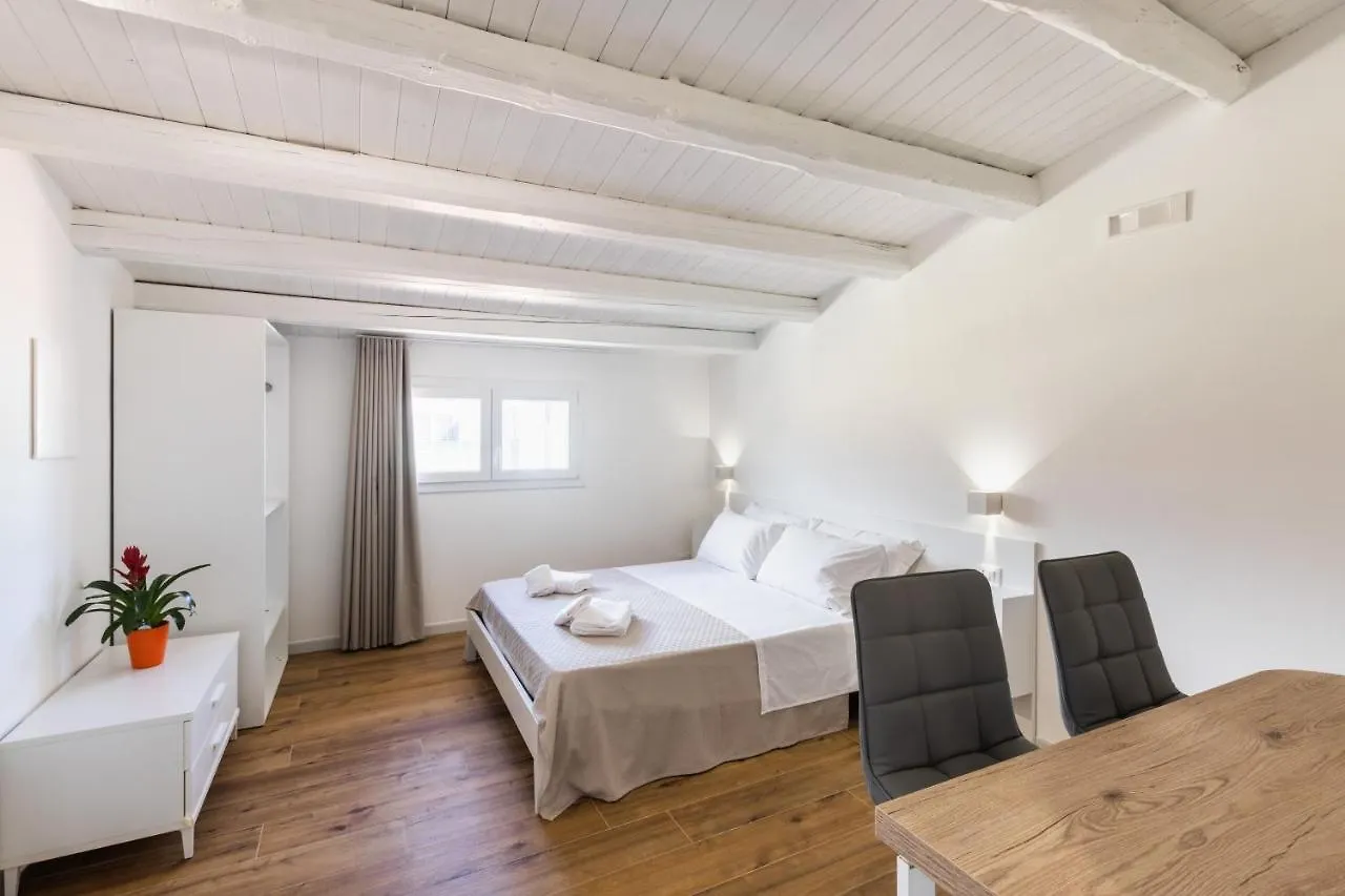 Trisina Rooms Avola 0*,  Italy
